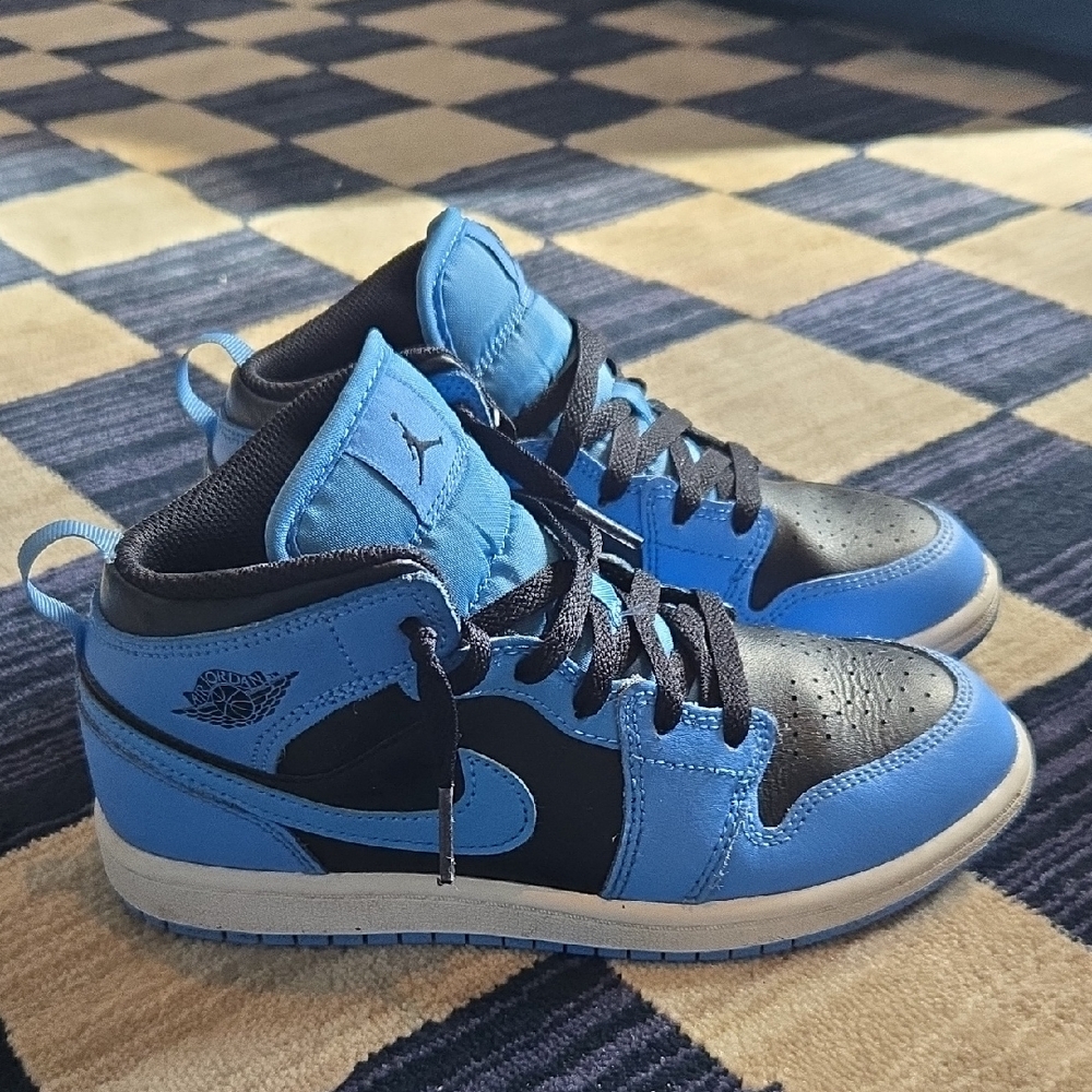 Nike Jordan 1 mid-top